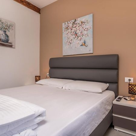 Aaa Apartments & Rooms With Free Parking PUY 외부 사진